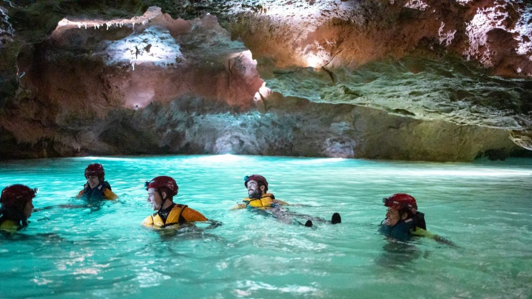 Disfruta de las Cuevas de San José