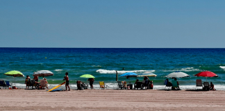 Cierran dos playas de Valencia en pleno verano