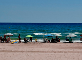 Cierran dos playas de Valencia en pleno verano