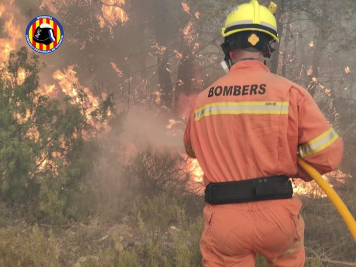 El primer gran incendio del verano afecta ya a 1.000 hectáreas de Venta del Moro