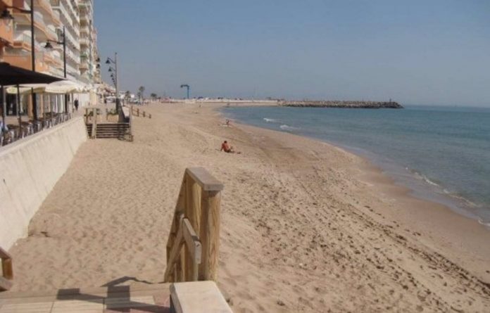 Costas cambia las fechas de cierre de la playa de El Perelló y el Perellonet