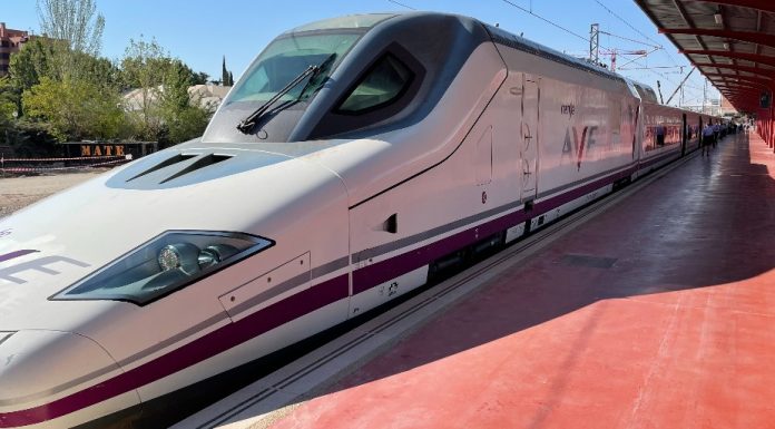 Renfe recupera el AVE Valencia-Sevilla con seis nuevos destinos Renfe recupera el AVE Valencia-Sevilla con seis nuevos destinos