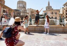 Valencia frenará la masificación turística y limitará los tours en el centro histórico
