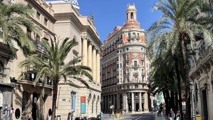 7televalencia-banco-calle-barcas La Comunitat Valenciana repite como la autonomía peor financiada de España
