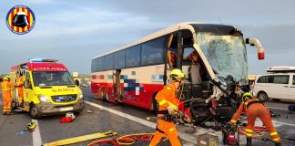 Un choque mortal entre un autobús y un camión deja un fallecido en la A-3 de Riba-roja