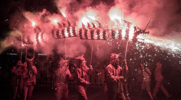 Correfoc, fuegos artificiales y la fiesta de Sant Antoni en Valencia