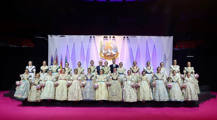 Corte de Honor y Fallera Mayor Infantil 2023 de Valencia