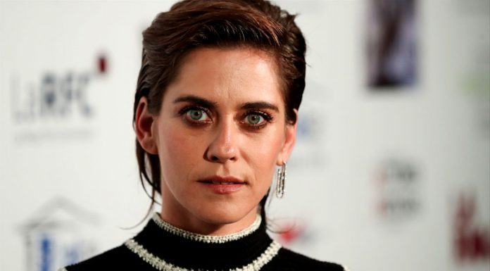 Detienen a María León por dar un puñetazo a un policía