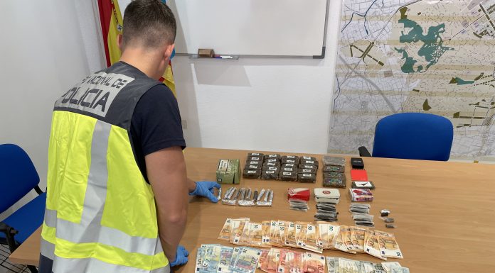 Detienen a un matrimonio por vender droga en un kiosco a menores de edad droga en un kiosco