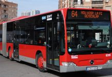 Un conductor de la EMT salva a una mujer y encierra al agresor en el autobús