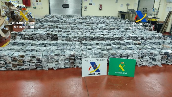 Encuentran 5,5 toneladas de cocaína en el Puerto, el mayor alijo de droga confiscado en Valencia
