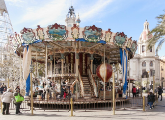 Valencia inaugura la Navidad: así puedes conseguir descuentos para la pista, el carrusel o el trenecito