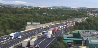 Un accidente deja dos heridos y 10 kilómetros de tráfico en Valencia