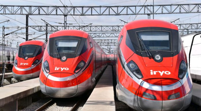 Los afectados por la avería en los trenes Valencia-Madrid podrán reclamar comida, hoteles e incluso viajes perdidos Los afectados por la avería en los trenes Valencia-Madrid podrán reclamar comida, hoteles e incluso viajes perdidos