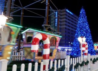 La plaza de la Navidad vuelve a Valencia con el encendido de luces