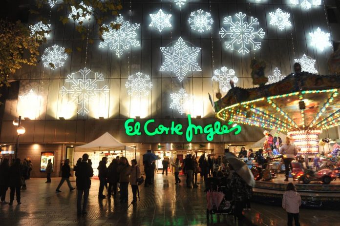 Valencia arranca la campaña de Navidad: estos son los domingos y festivos que abrirán los centros comerciales
