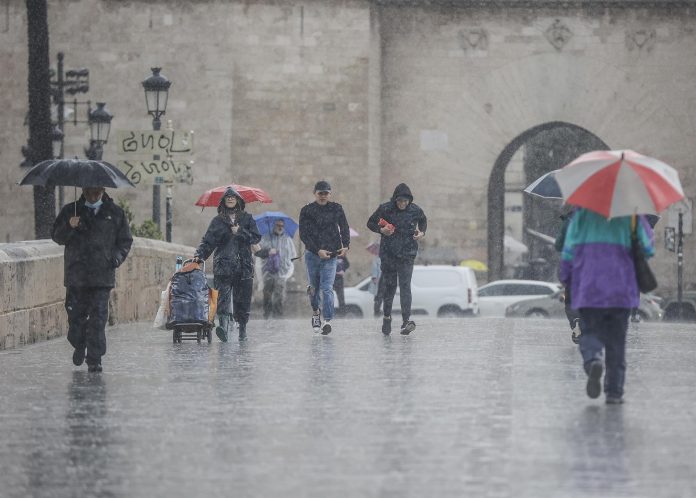 El mal tiempo regresa a Valencia con lluvias el resto del puente