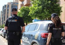 Detienen a una mujer borracha por pegar a su hija en una parada de autobús de Valencia
