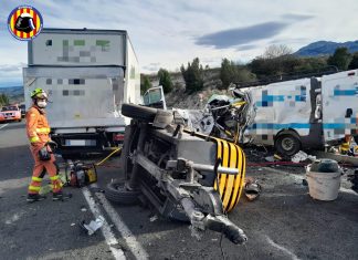 Un accidente mortal entre tres vehículos deja un fallecido en las carreteras valencianas