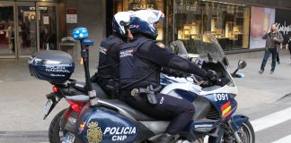 Dos hombres siembran el caos en un bar de Valencia con golpes y navajas