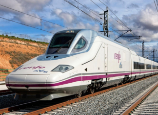Tren AVE en imagen de archivo. / PATIER (RENFE). circulación ferroviaria