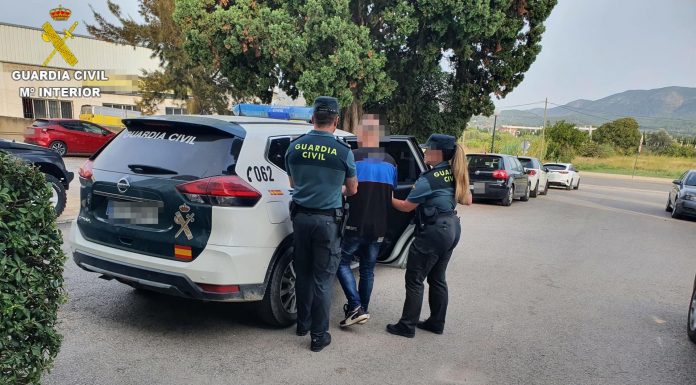 Atropellan a un hombre en Ador y lo abandonan malherido en la carretera Grave atropello en Ador: un hombre herido por una furgoneta que se dio a la fuga