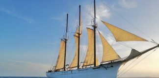 Un barco histórico atraca en Valencia y se abre al público