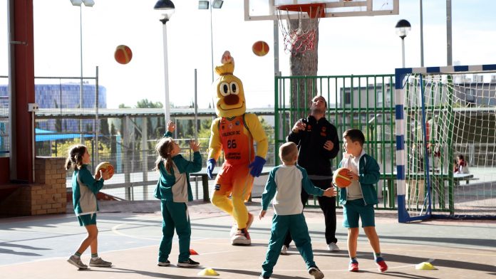 Las familias valencianas ya pueden elegir colegio para el curso 25/26: fechas clave y cómo solicitar plaza