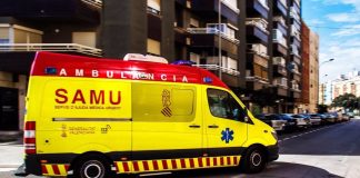 Un niño y su madre heridos al caer desde un tercer piso en Oliva