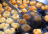 Buñuelos y churros en València: este es el día que abren estas Fallas Preparación de buñuelos y churros