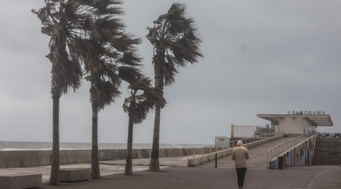 Un viento huracanado y heladas en el interior encienden la alerta naranja en la Comunitat Valenciana