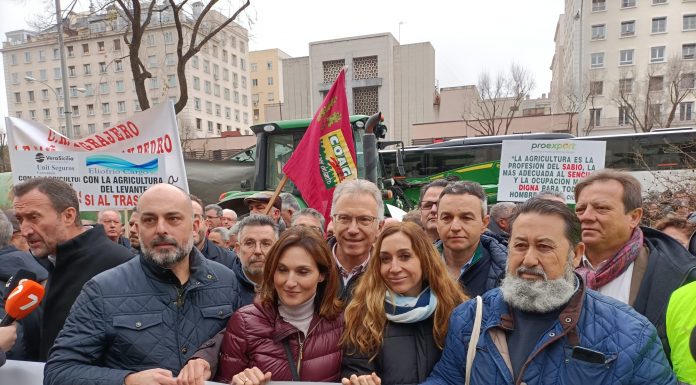 Milers d’agricultors valencians prenen el centre de Madrid en defensa del transvasament Tajo-Segura Miles de agricultores valencianos toman el centro de Madrid en defensa del trasvase Tajo-Segura