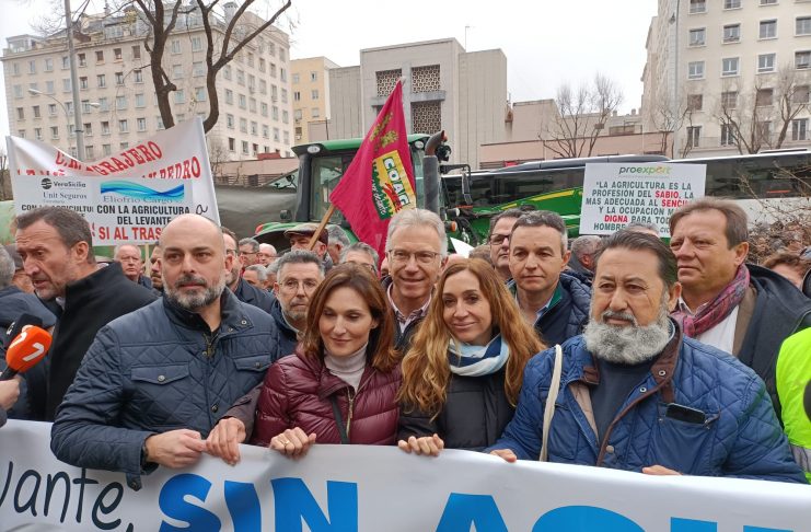 Miles de agricultores valencianos toman el centro de Madrid en defensa del trasvase Tajo-Segura