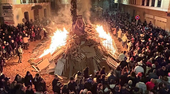 Fuego, pólvora y tradición: Rafelbunyol ya vive Sant Antoni Sant Antoni Rafelbunyol