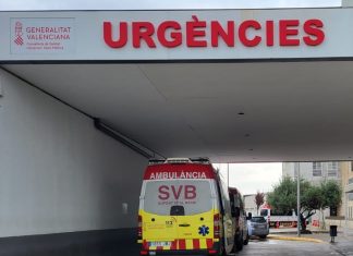 
Dos pacientes esperan durante 40 horas una cama en el hospital de la Ribera
