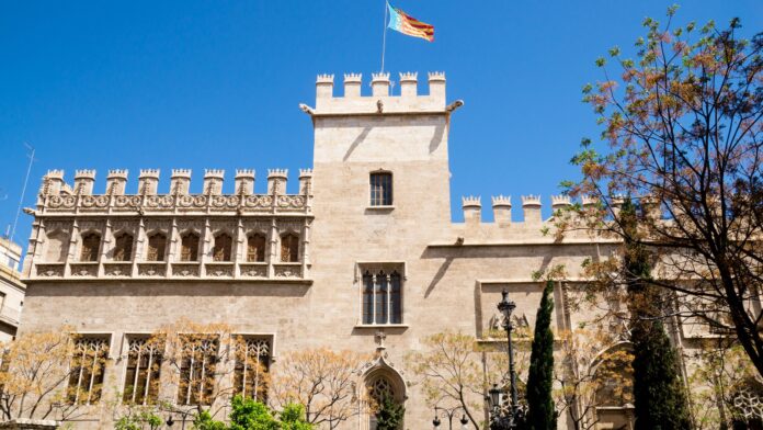 7televalencia-lonja Detienen a un joven por grafitear la Lonja de Valencia con mensajes antisemitas