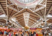 Las cúpulas de cristal del Mercado Central llegan hasta los 30 metros de altitud