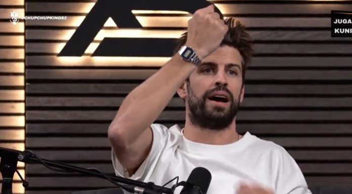 Piqué se pone a repartir relojes Casio en un programa