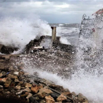 El temporal destroza la costa valenciana: un muro de Dénia derribado y tramos del pantalán de Sagunto caídos