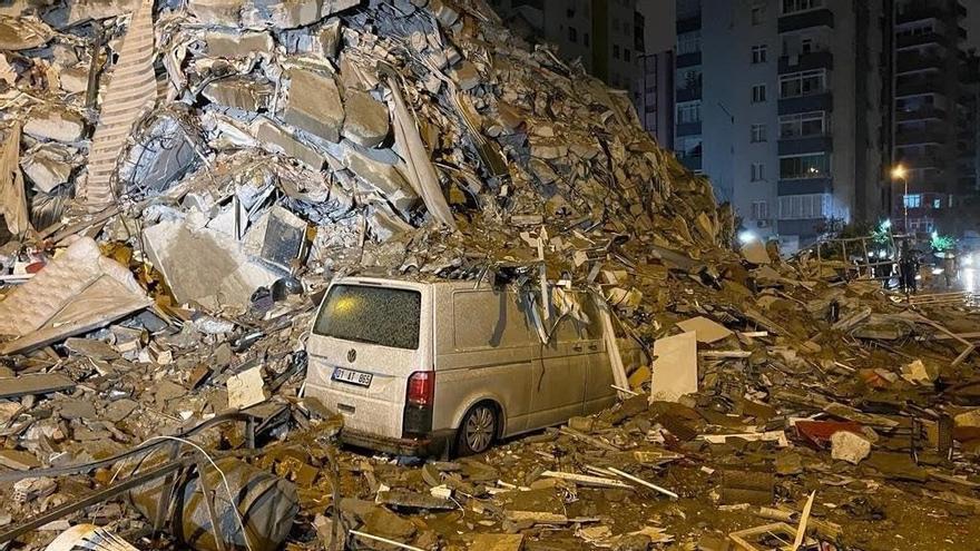 Centenares de muertos y heridos en un gran terremoto entre Siria y Turquía