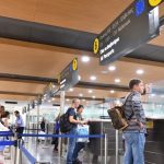 Revolución en los aeropuertos: adiós a sacar líquidos y aparatos tecnológicos en los controles de seguridad