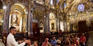San Nicolás prepara una visita para contemplar la restauración de dos obras en directo