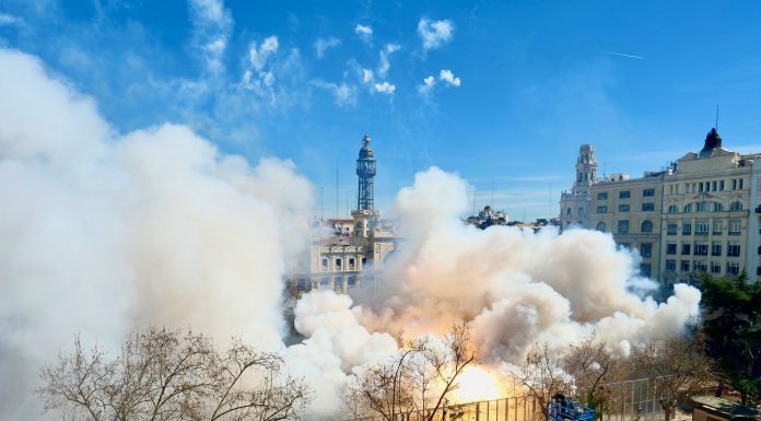 Vídeo: Hermanos Caballer impresiona con una espectacular mascletà de 177 kilos