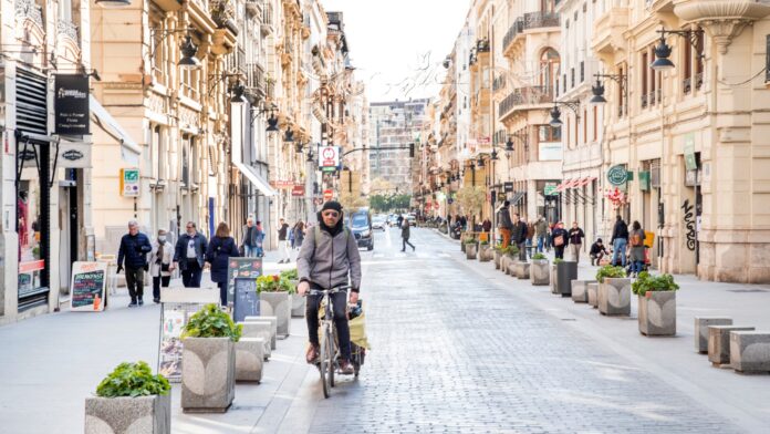 7televalencia-calle-de-la-paz (3) Heredar y comprar un piso será más barato en la Comunitat Valenciana: así cambian los impuestos el 1 de junio