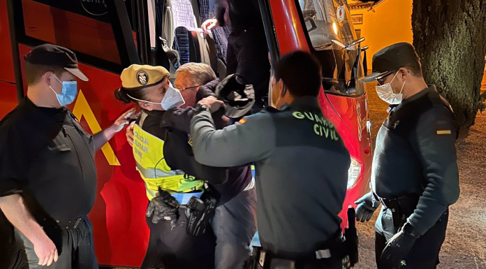 8 poblaciones permanecen desalojadas y 3 carreteras cortadas por el incendio de Villanueva de Viver