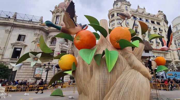 La falla municipal tendrá una sorpresa de «luces y color» La falla municipal tiene una sorpresa preparada de "luces y color"