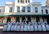 Las Falleras Mayores y sus cortes visitan la sede de la Policía de la Generalitat