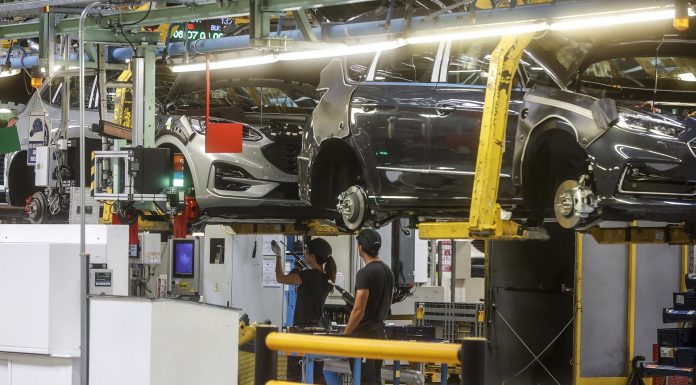 Ford despedirá a más de 1.000 trabajadores de la planta de Almussafes