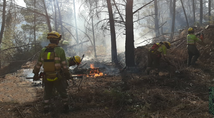El incendio de Villanueva de Viver afronta la jornada más peligrosa
