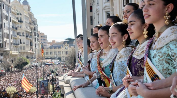 VÍDEO | Un bombardeo de potentes truenos de aviso cierra la mascletà de hoy VÍDEO | Un bombardeo de potentes truenos de aviso cierra la mascletà de hoy